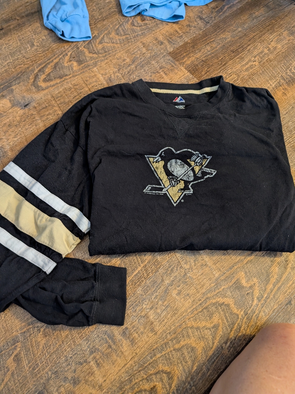 Pittsburgh Penguins Black & Gold Long-Sleeve Shirt
